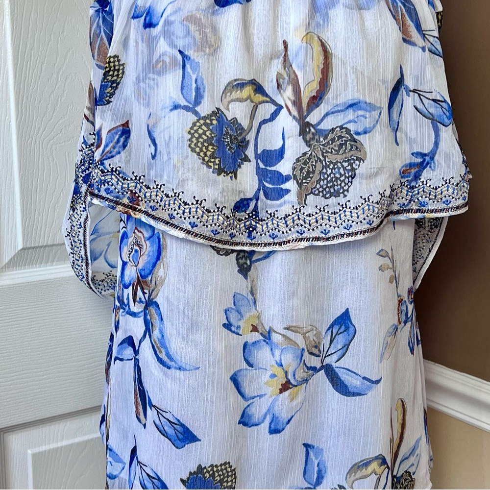 ⭐️ White House Black Market Off-The-Shoulder Printed Embroidered Top MEDIUM - Picture 3 of 9